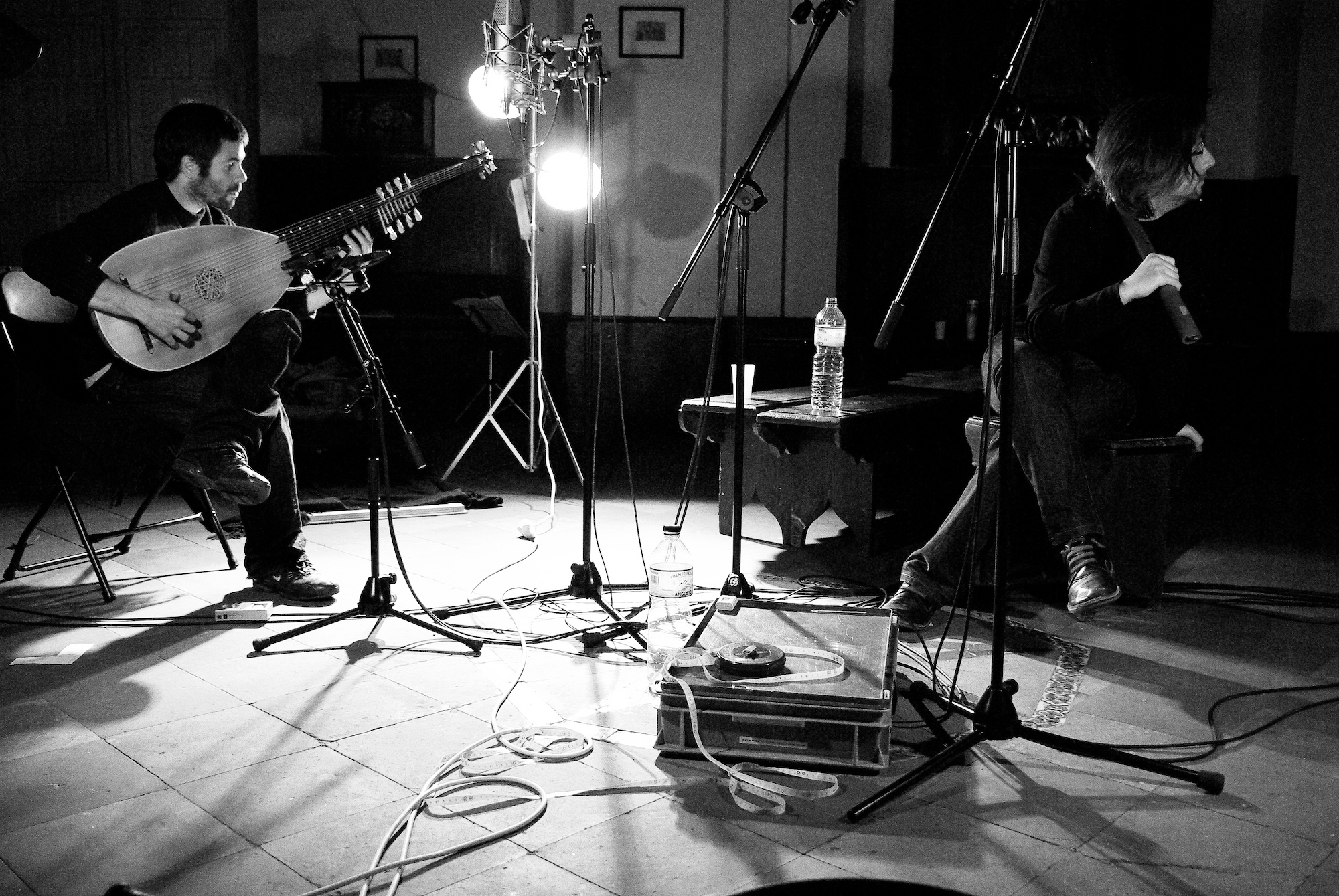 Miguel Rincón & Vicente Parrilla durante la sesión de grabación de la improvisación sobre *passacaglia* (track 14)