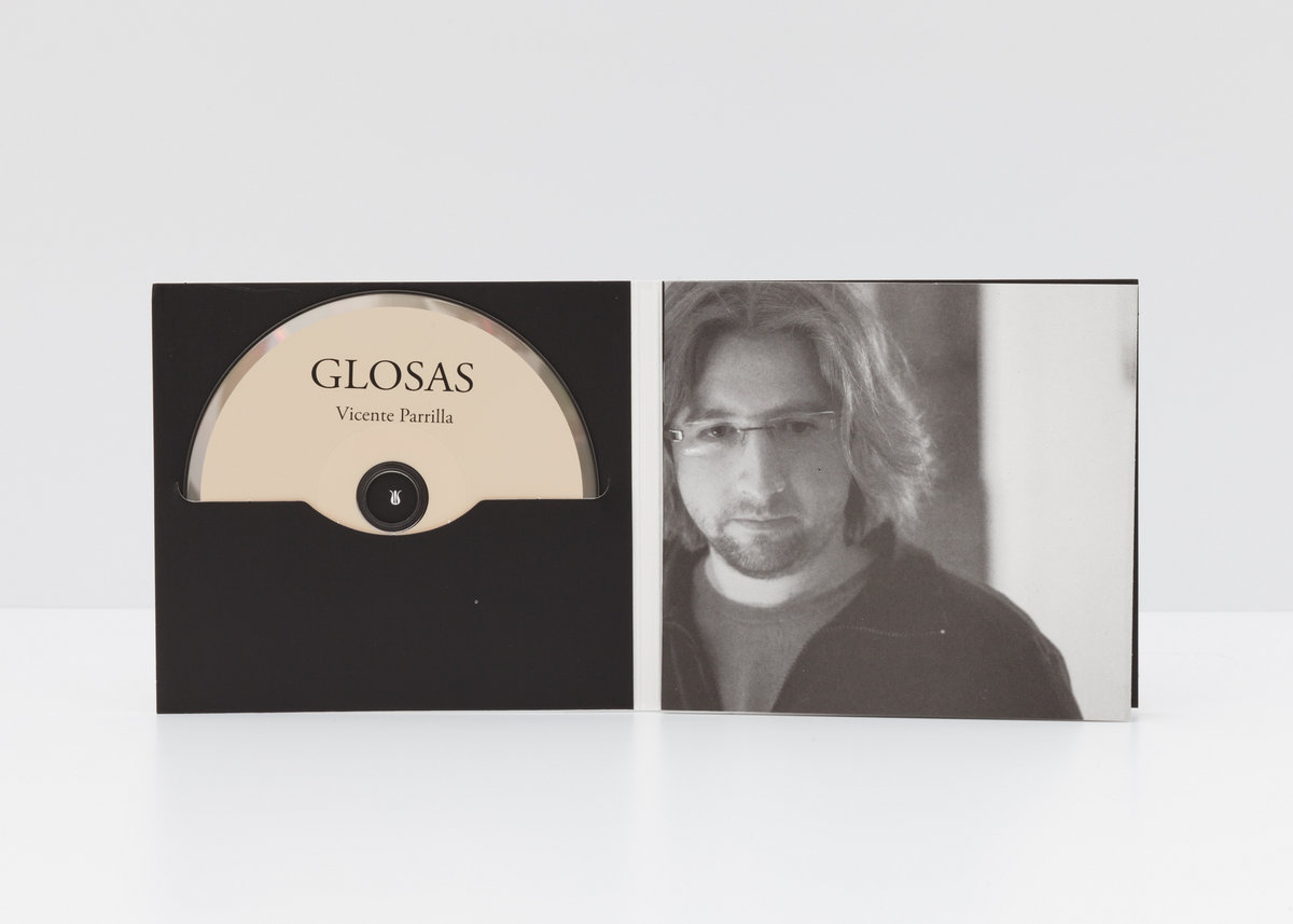 Interior del CD *Glosas* de More Hispano – Vicente Parrilla