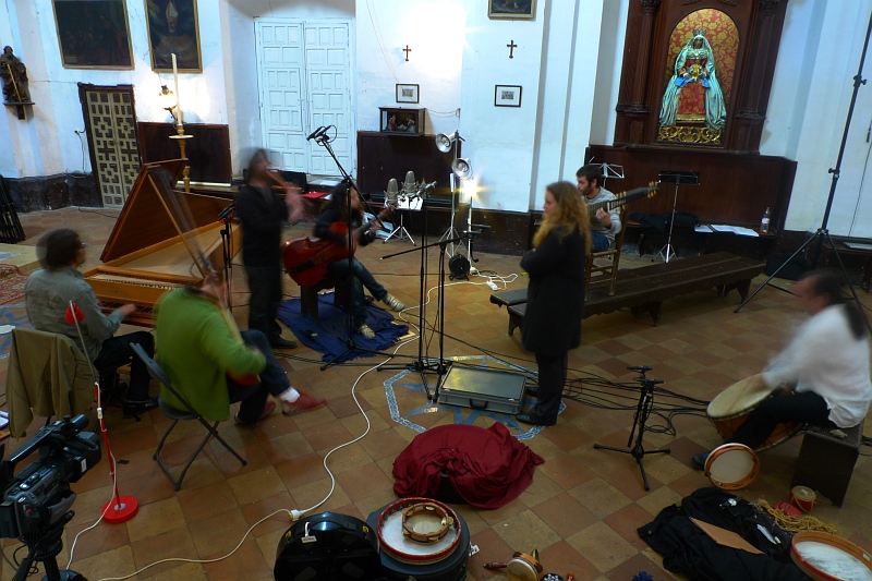 More Hispano during the *Yr a oydo* recording session (2009)